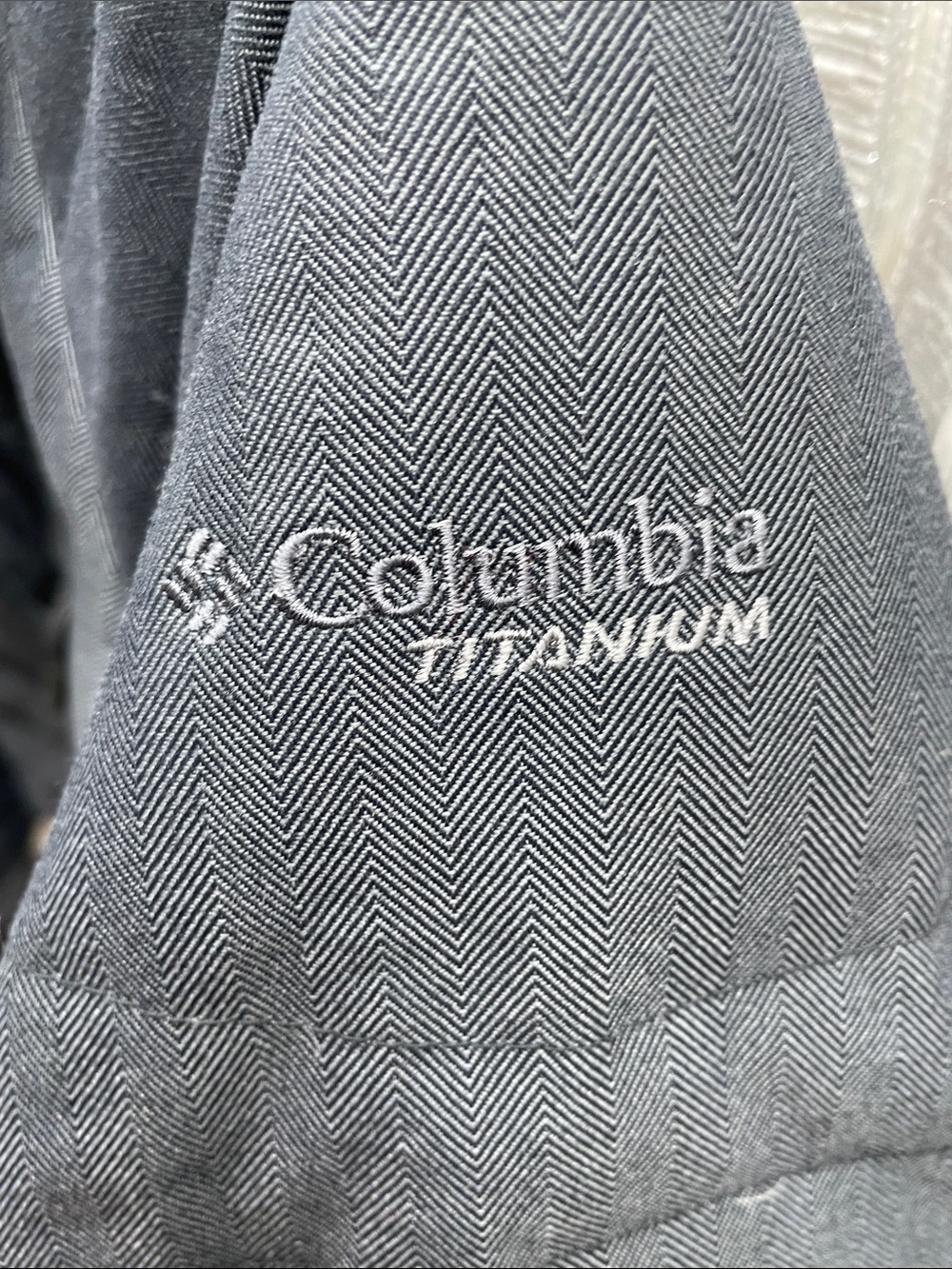 Columbia Titanium Down Parka Womens Medium Black Herringbone Excellent Long Coat - Picture 4 of 10